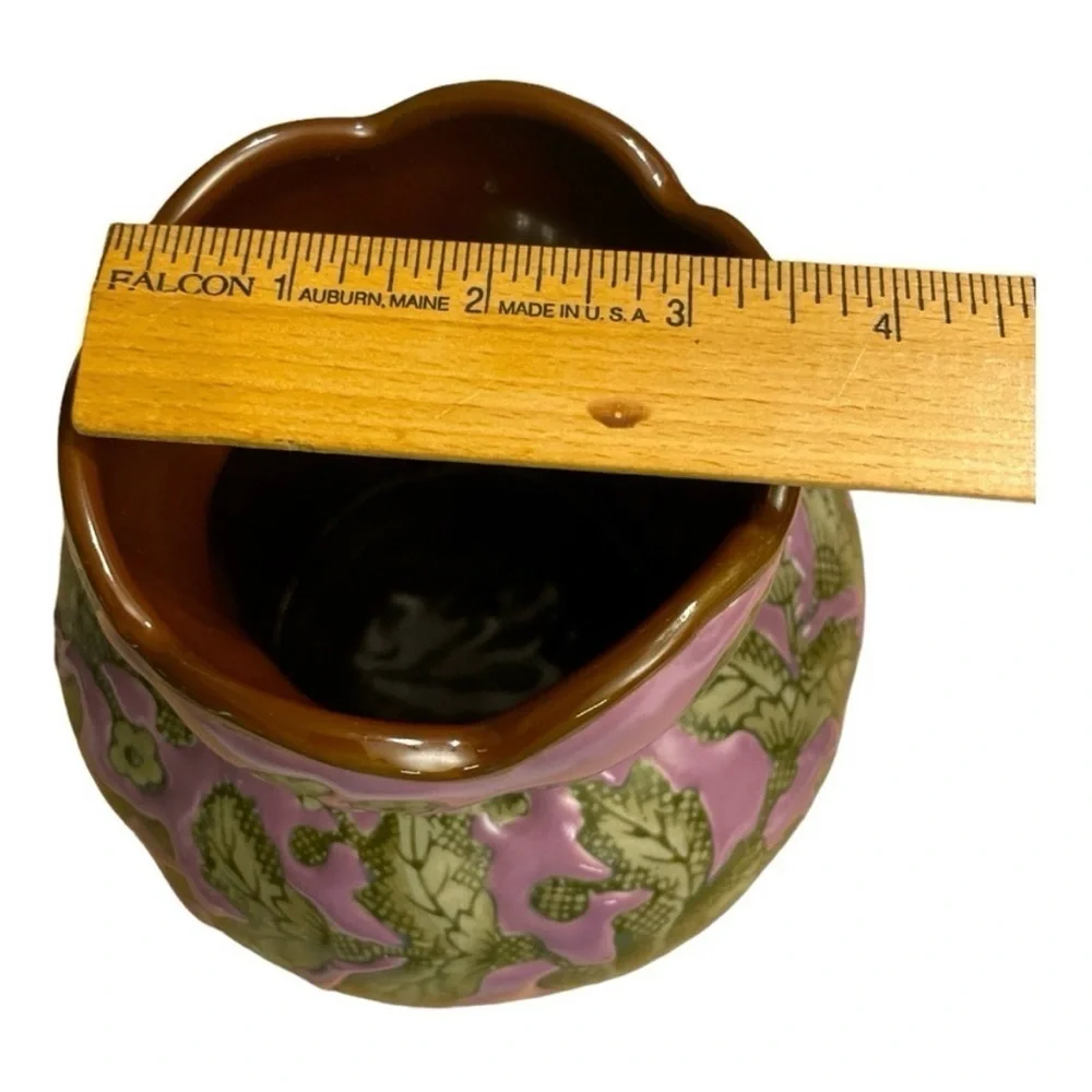 China Blue Fine Porcelain Seymour
Mann Pot Vase Pink W/ Green
Floral Design - Picture 12 of 16